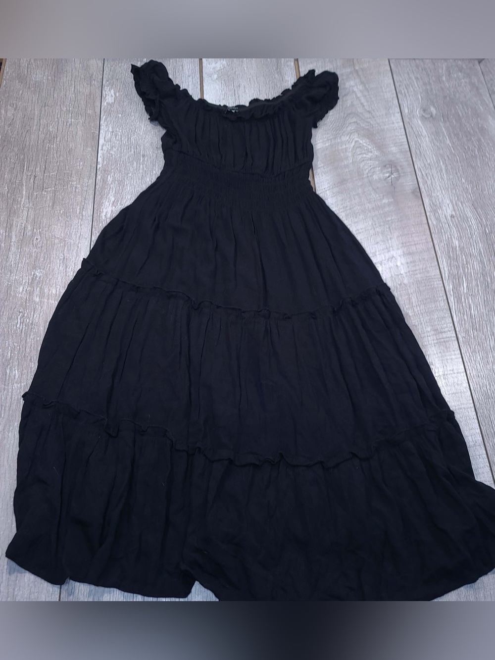 Forever 21 black tiered milkmaid midi/maxi dress
Medium preowned